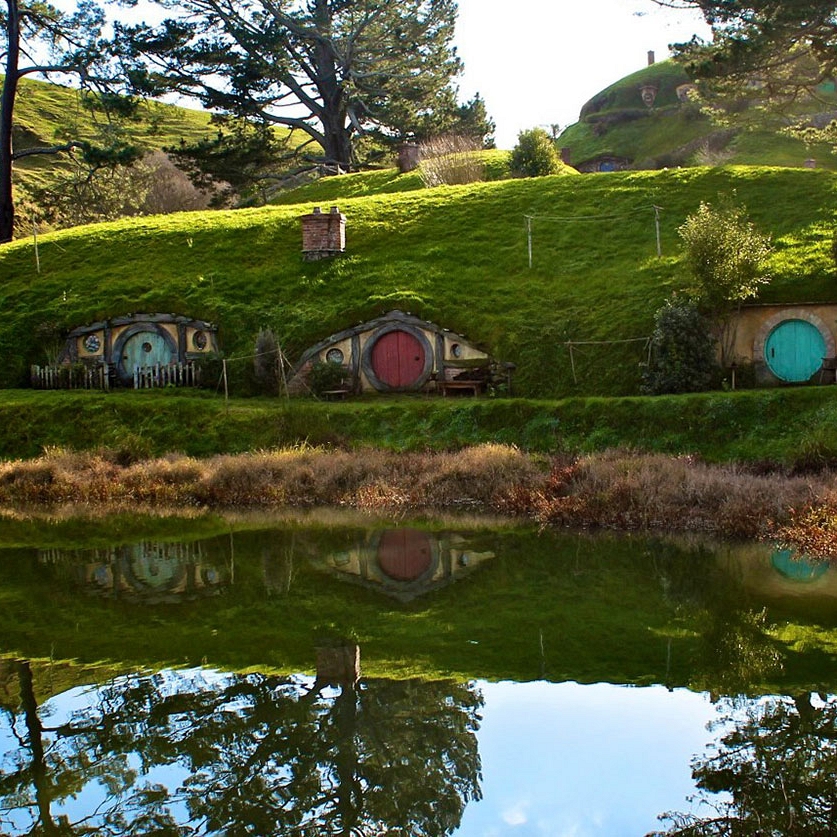 Hobbit Holes in Hobbiton Movie Set