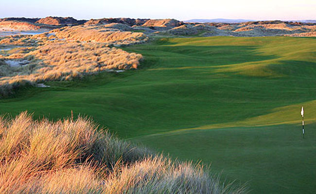 18th hole at Barnbougle Dunes - Barnbougle Dunes - Golf Travel in New Zealand and Australia