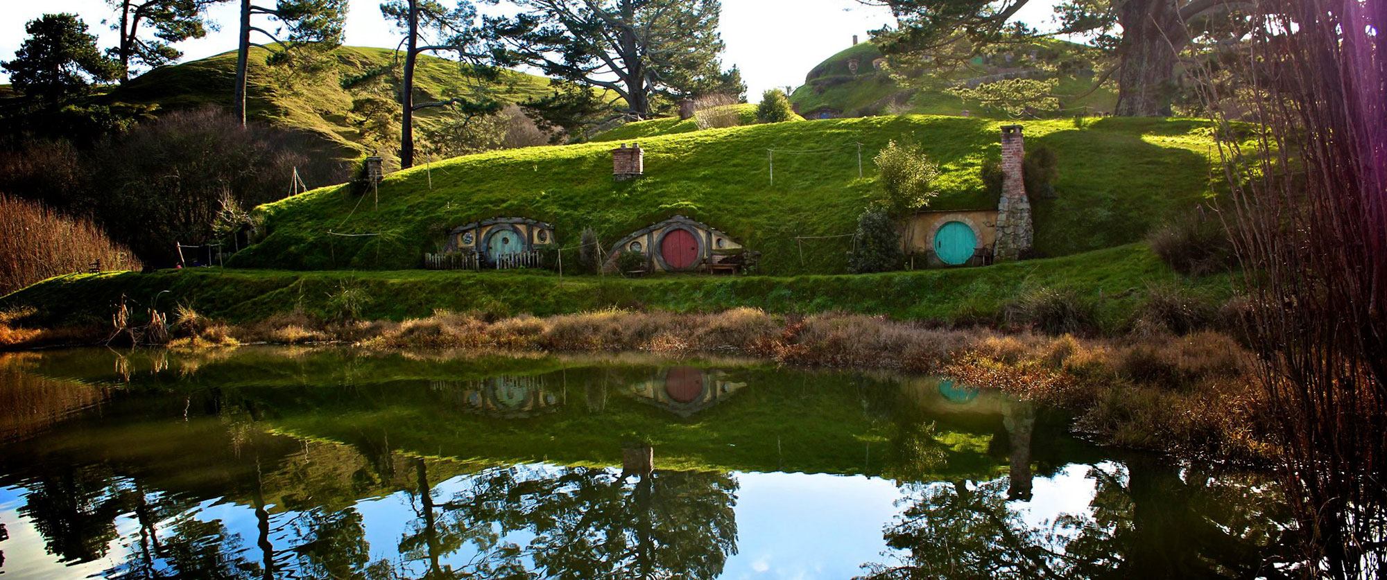 Hobbit Holes in Hobbiton Movie Set