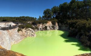 Sulphuric lake at Wai-O-Tapu geothermal park, Rotorua