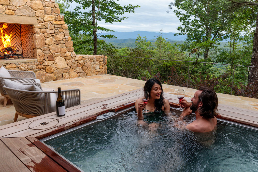 https://www.downunderendeavours.com/wp-content/uploads/2020/06/usa-tn-blackberry-mountain-hot-tub-wine-glass-1050w.jpg